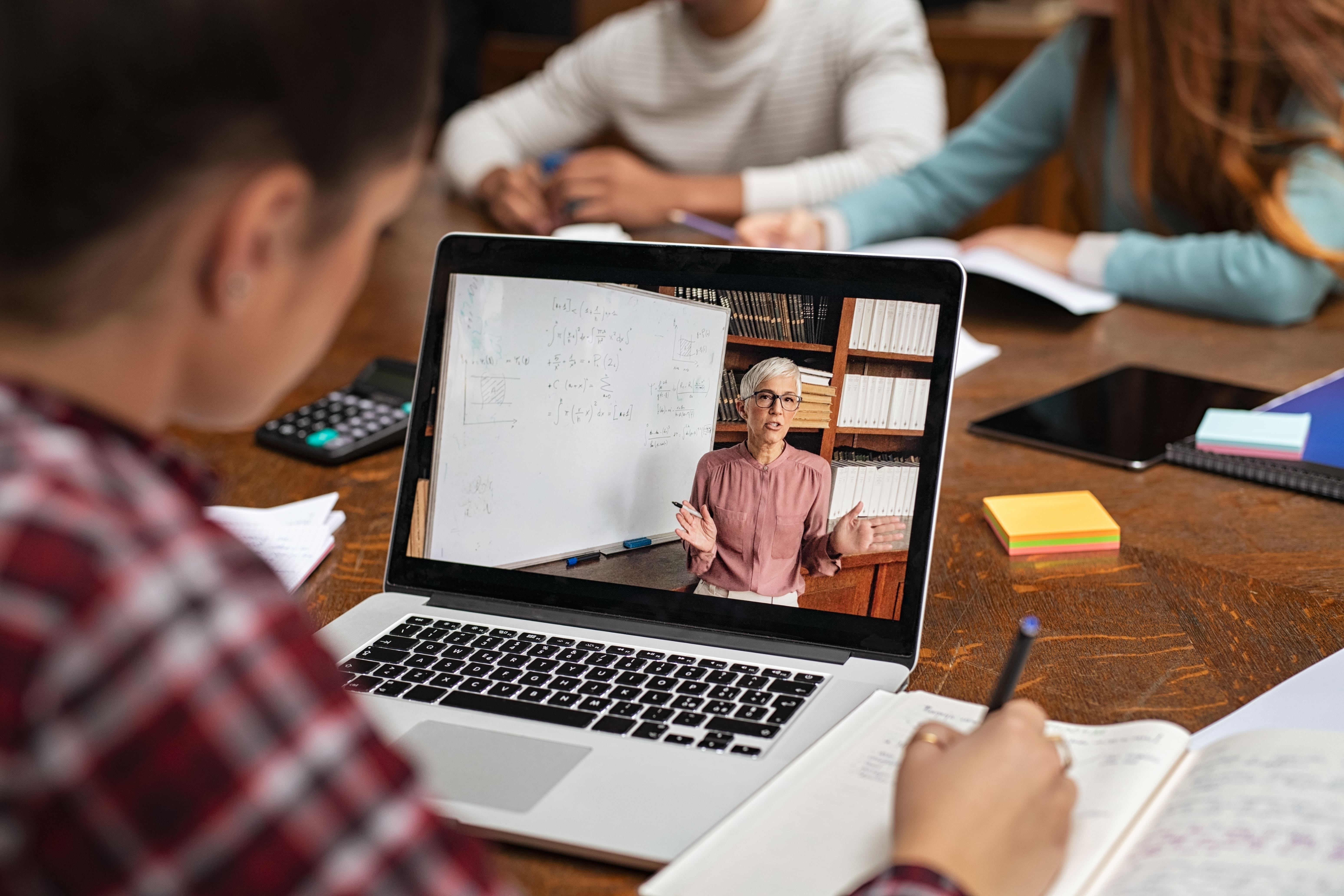 Como Definir a Duração Ideal do Seu Curso Digital (Guia para Infoprodutores)